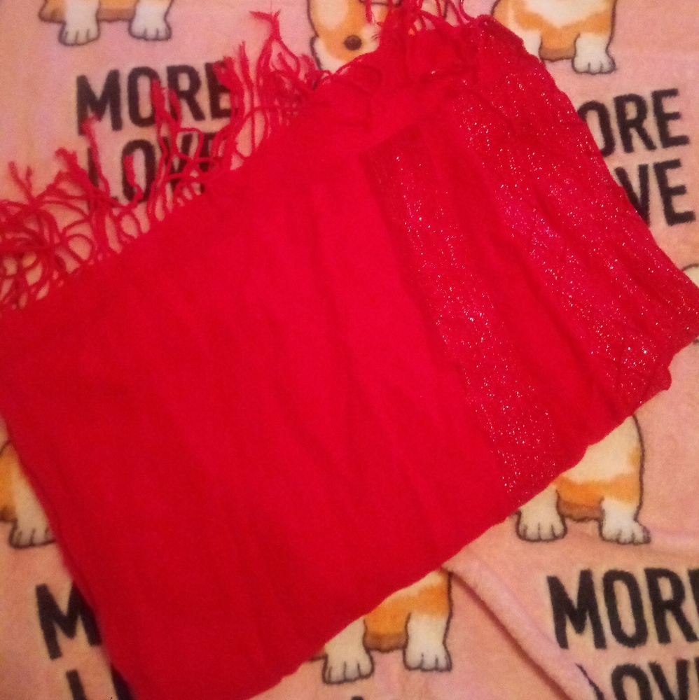 Long red scarf! A06